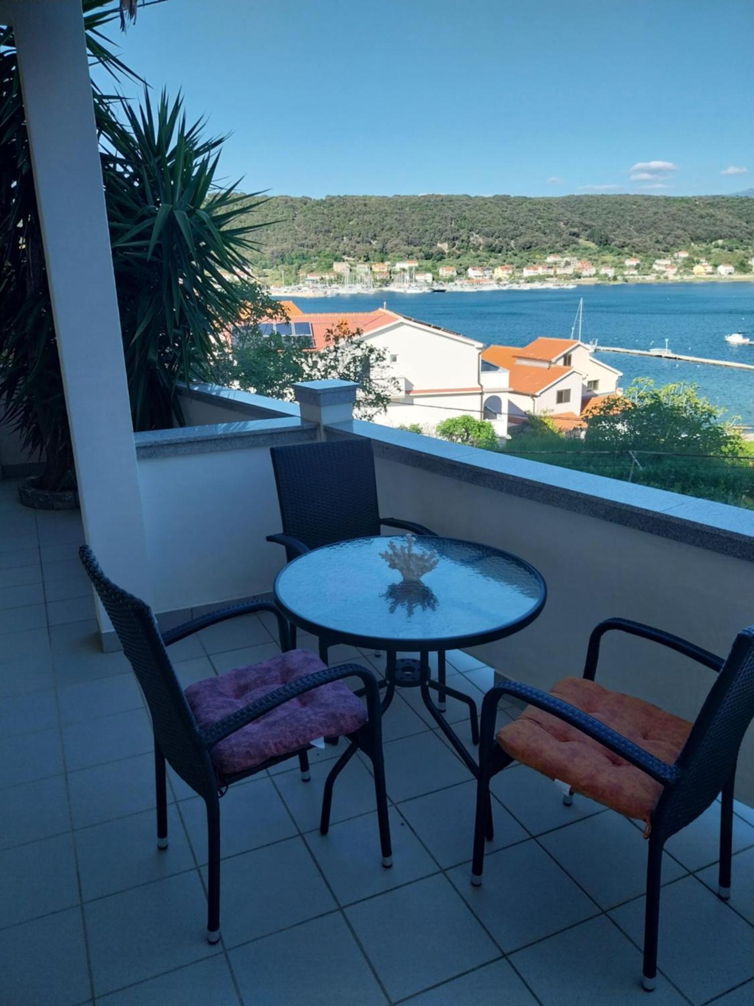 Ljubica Apartments And Rooms Supetarska Draga Exterior photo