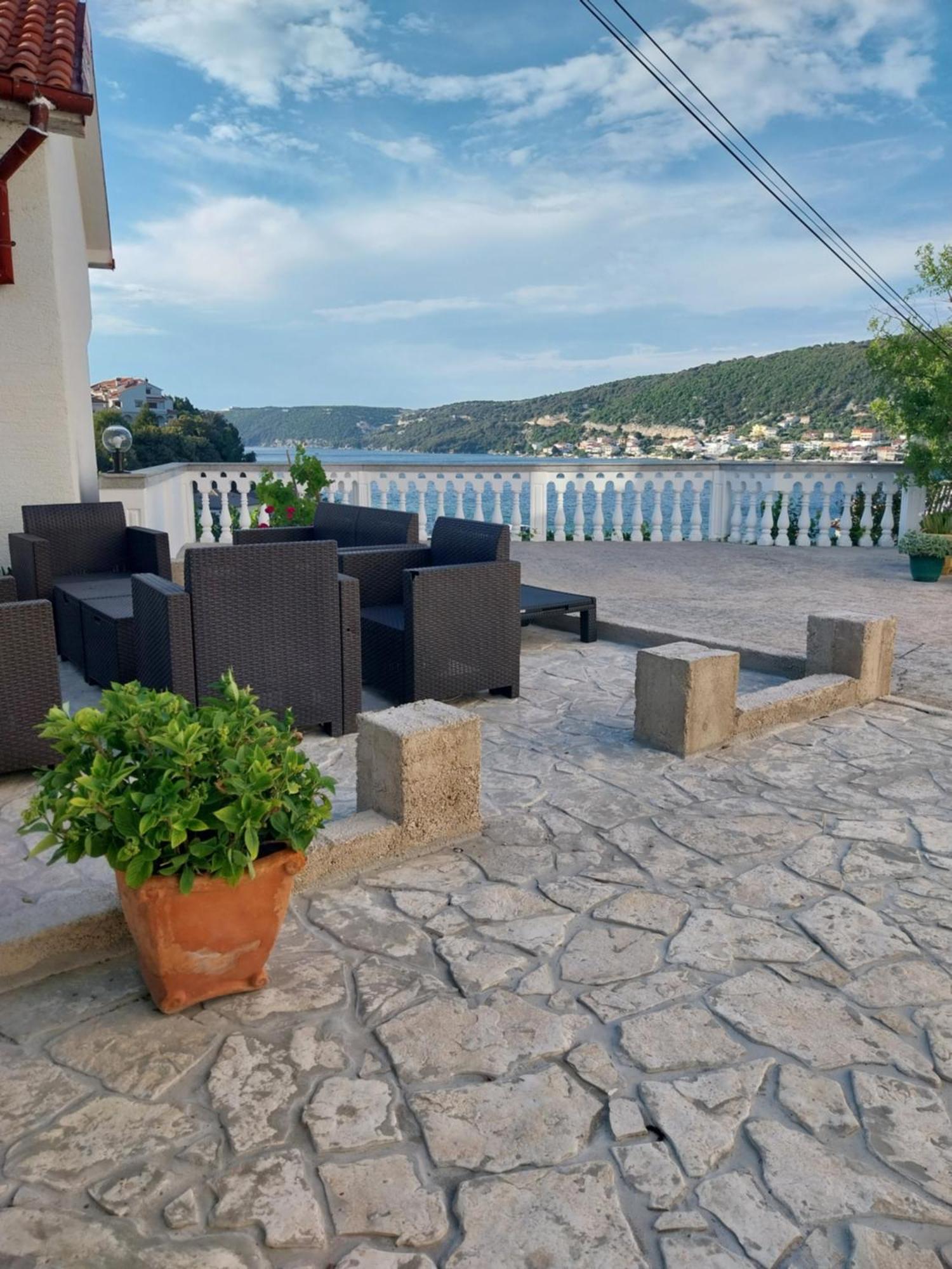 Ljubica Apartments And Rooms Supetarska Draga Exterior photo