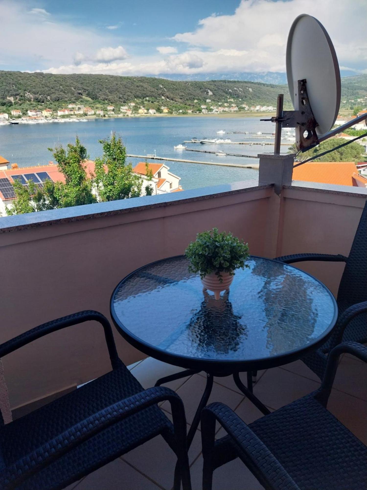Ljubica Apartments And Rooms Supetarska Draga Exterior photo